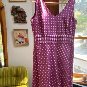 Retro-inspired polka dot midi dress.